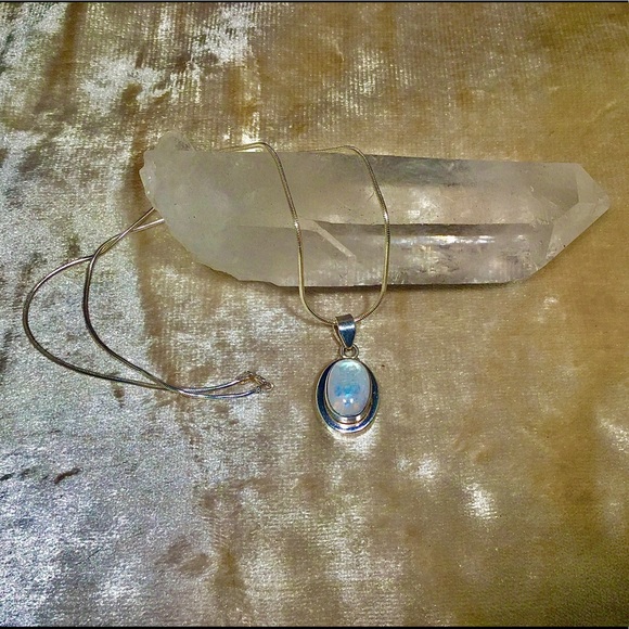 Gorgeous Moonstone 925 Sterling Silver Necklace - Picture 8 of 16